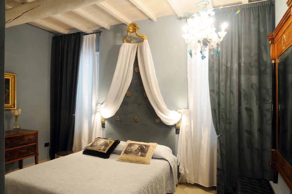 B&B A Casa Dell'Antiquario San Benedetto Po Rum bild